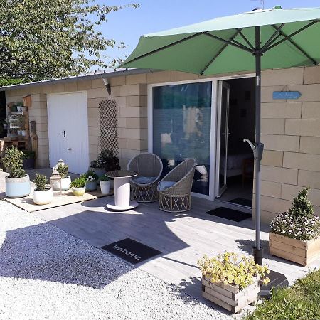 Bed and Breakfast Escale En Baie. Pontaubault Exterior foto