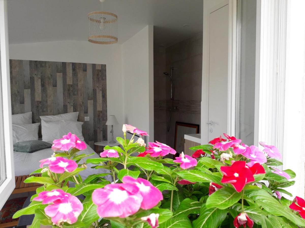 Bed and Breakfast Escale En Baie. Pontaubault Exterior foto